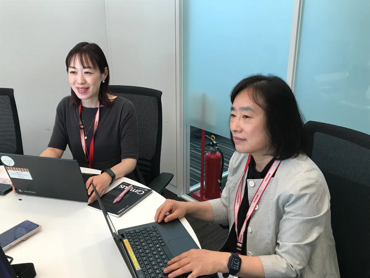 下久保由美子さん（右）と 山本渚さん（左）